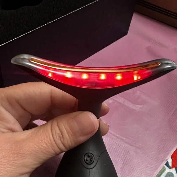 Glo24K Skin Rejuvenation Beauty Led Device for Face and Neck Black/Gold New